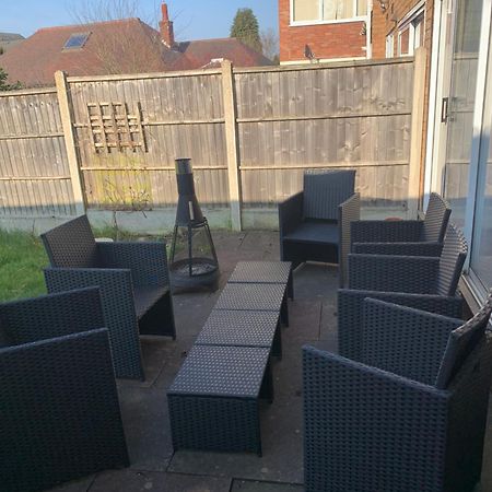 Spacious 5 Bedroom House - Sleeps 7 - 3-Car Driveway - Work - Leisure Wolverhampton Zewnętrze zdjęcie