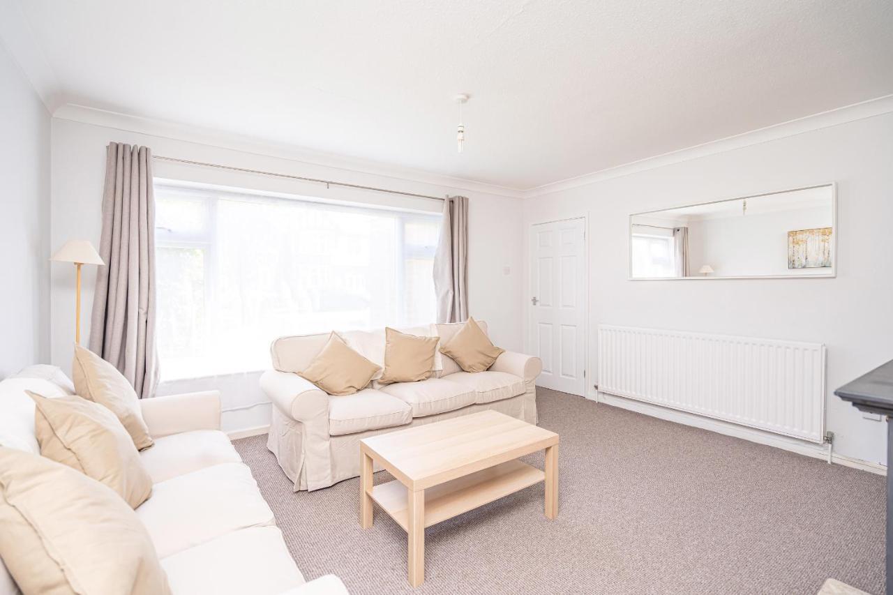 Spacious 5 Bedroom House - Sleeps 7 - 3-Car Driveway - Work - Leisure Wolverhampton Zewnętrze zdjęcie